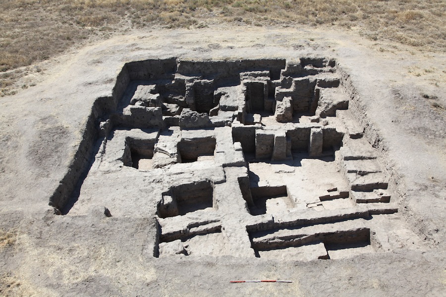 Excavation of a trench on the West Mound. Photo by Jason Quinlan.